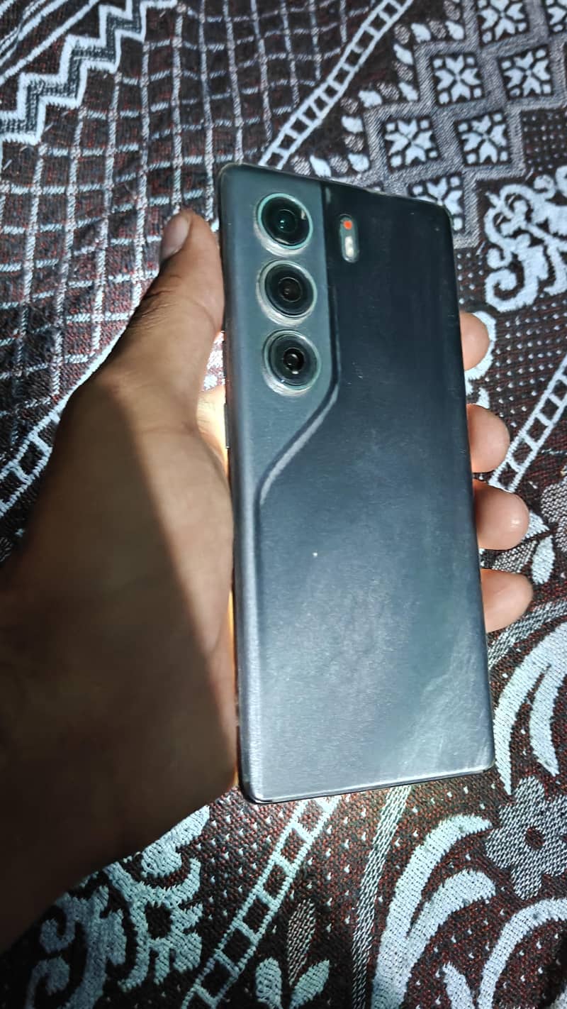 Tecno CAMON 40 Pro 1