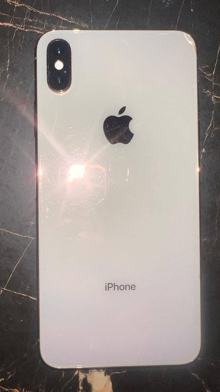 Apple iPhone XS Max 1