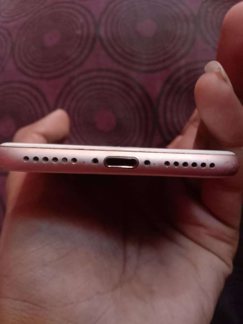Apple iPhone 7 2