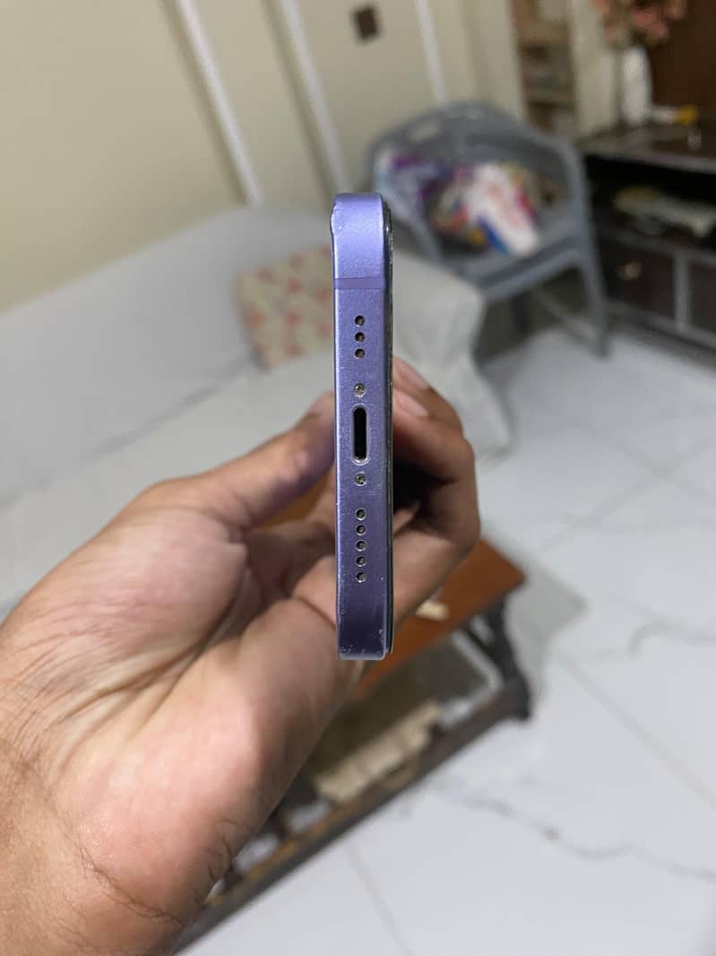 Apple iPhone 12 4