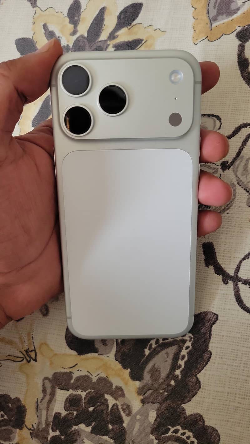 Apple iPhone 17 Pro Max 2