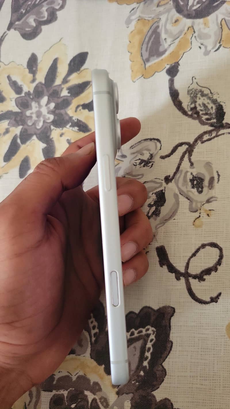Apple iPhone 17 Pro Max 4
