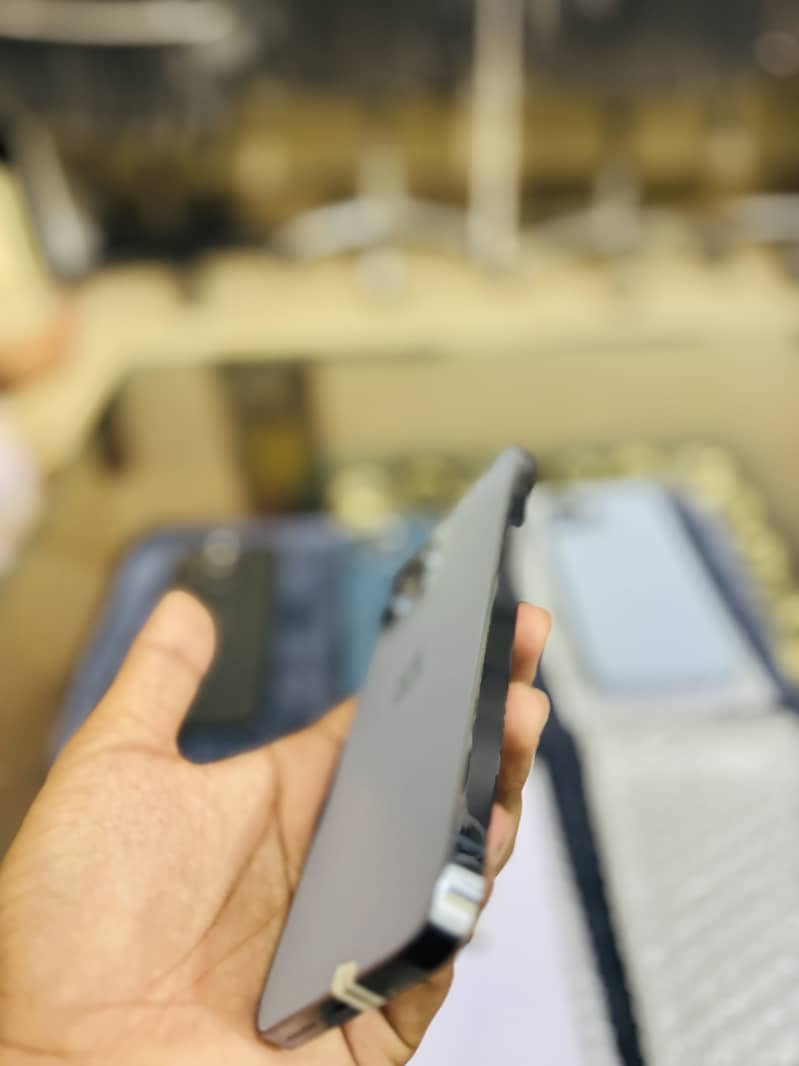 Apple iPhone 13 Pro Max 4