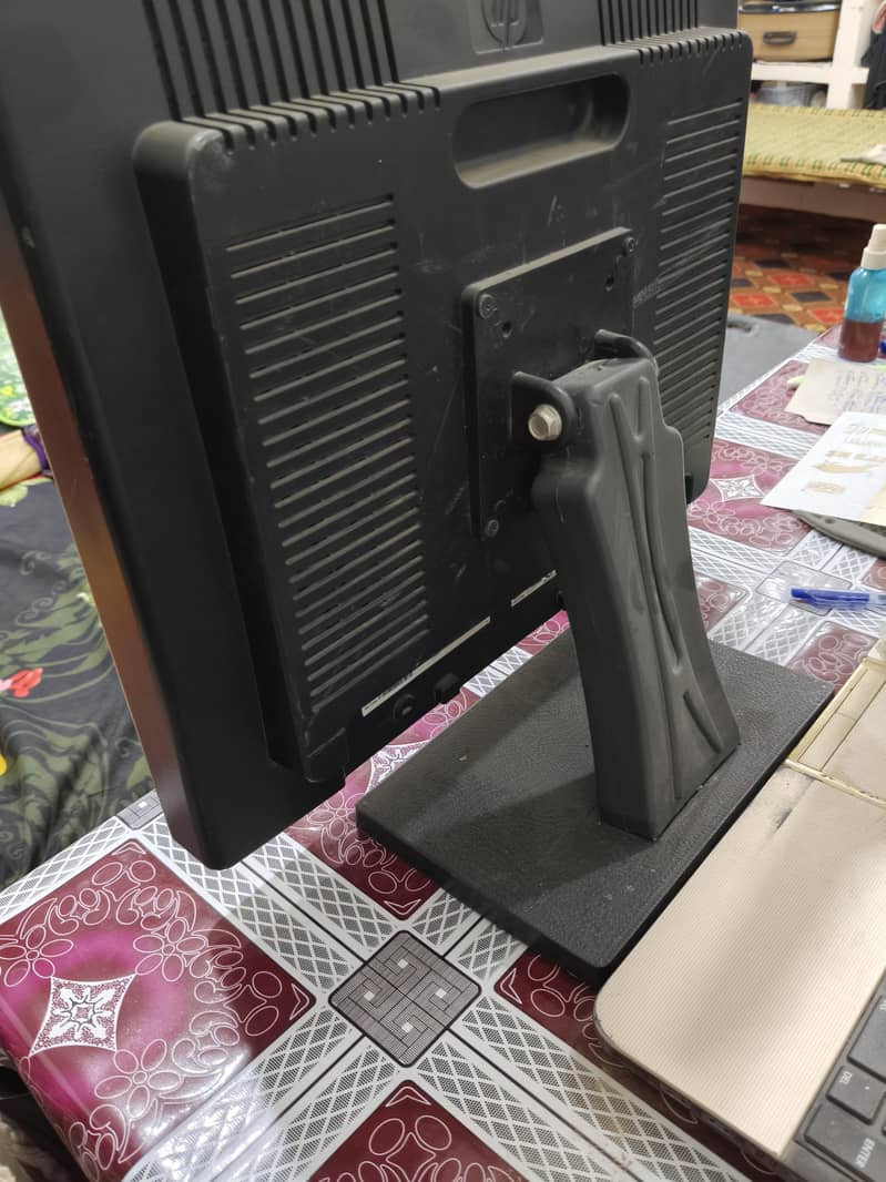HP 19 inch LCD 1