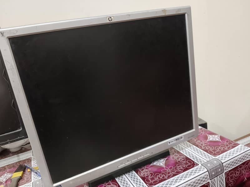 HP 19 inch LCD 2