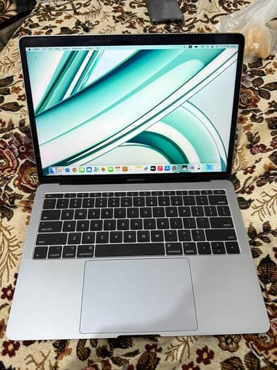Macbook Pro 2017  10/10 condition