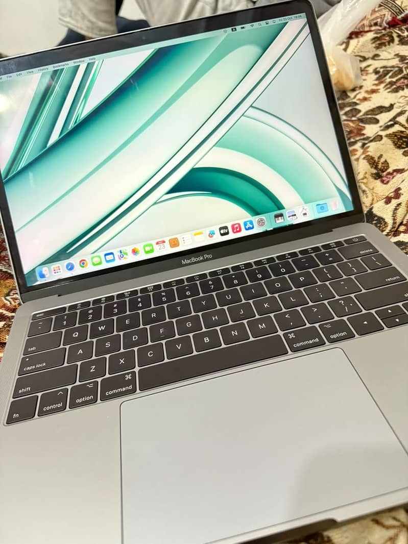 Macbook Pro 2017  10/10 condition 1