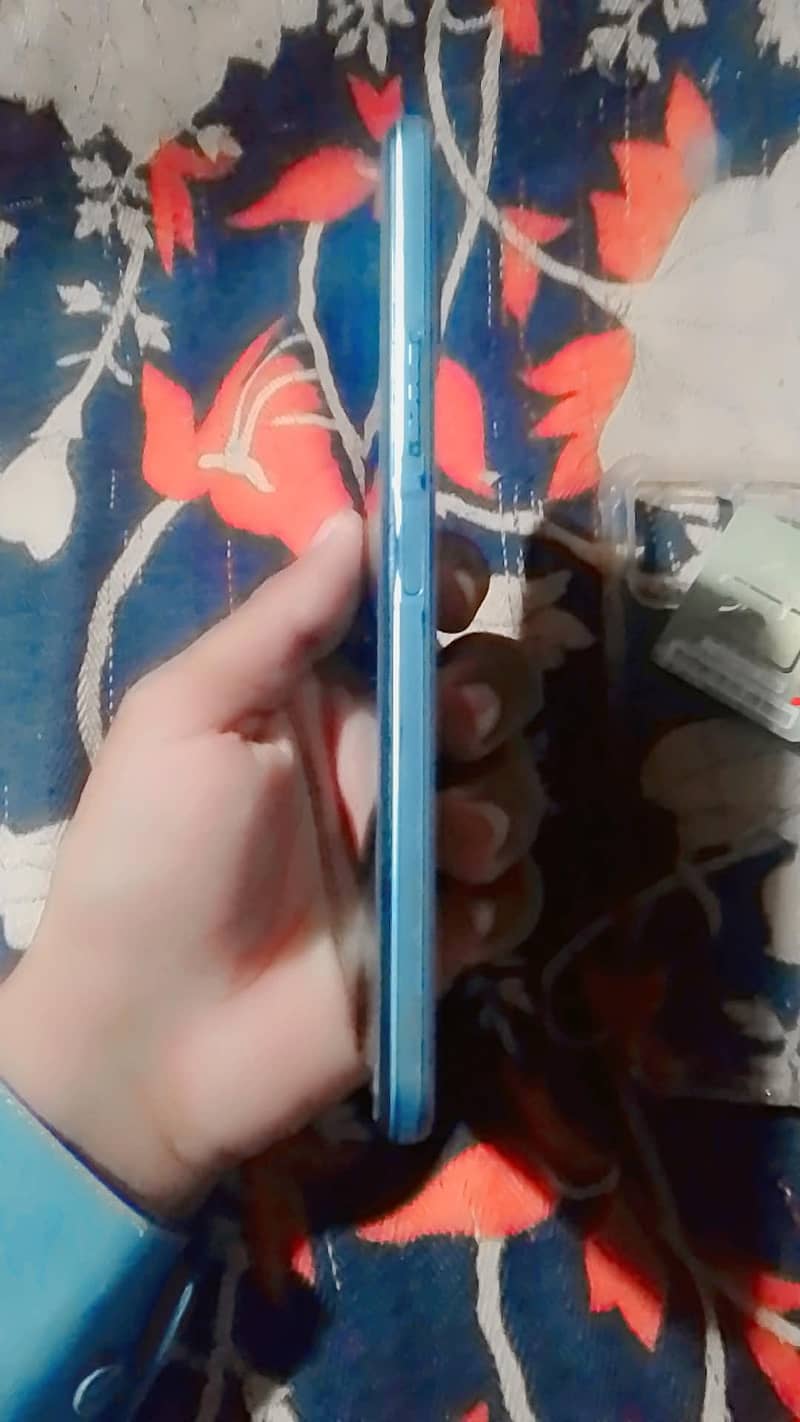 Vivo V21 3