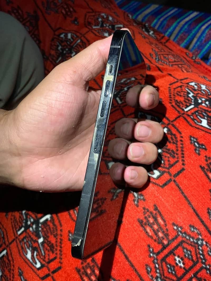 Apple iPhone 13 Pro Max 4