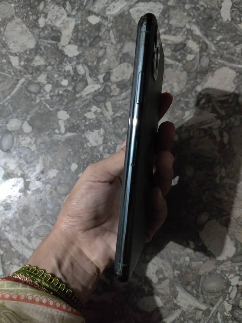 Apple iPhone 11 Pro Max 2