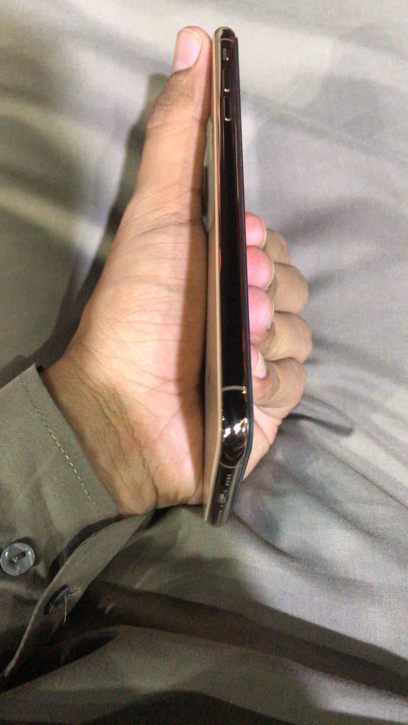 Apple iPhone XS Max 1