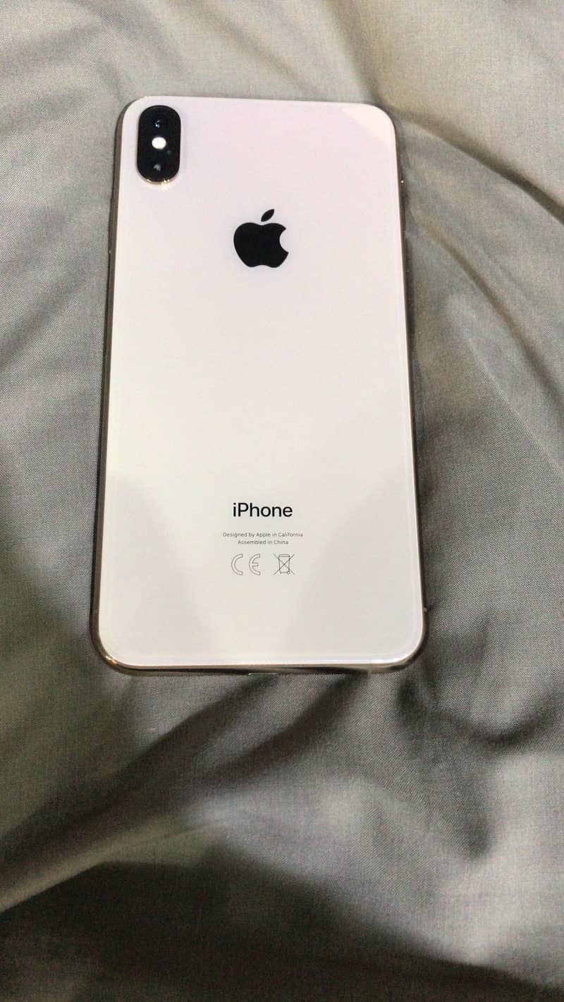 Apple iPhone XS Max 3