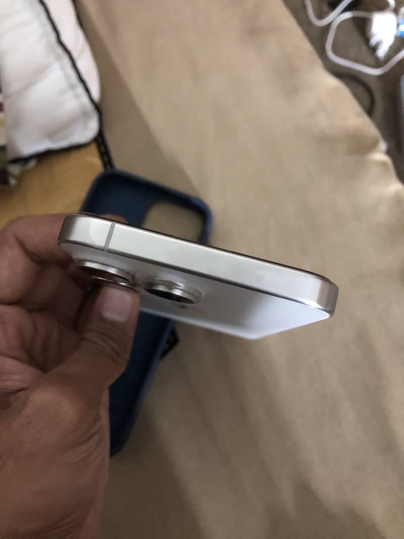 Apple iPhone 15 Pro Max 3