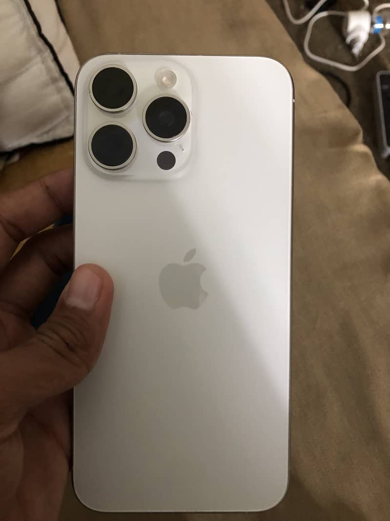 Apple iPhone 15 Pro Max 4
