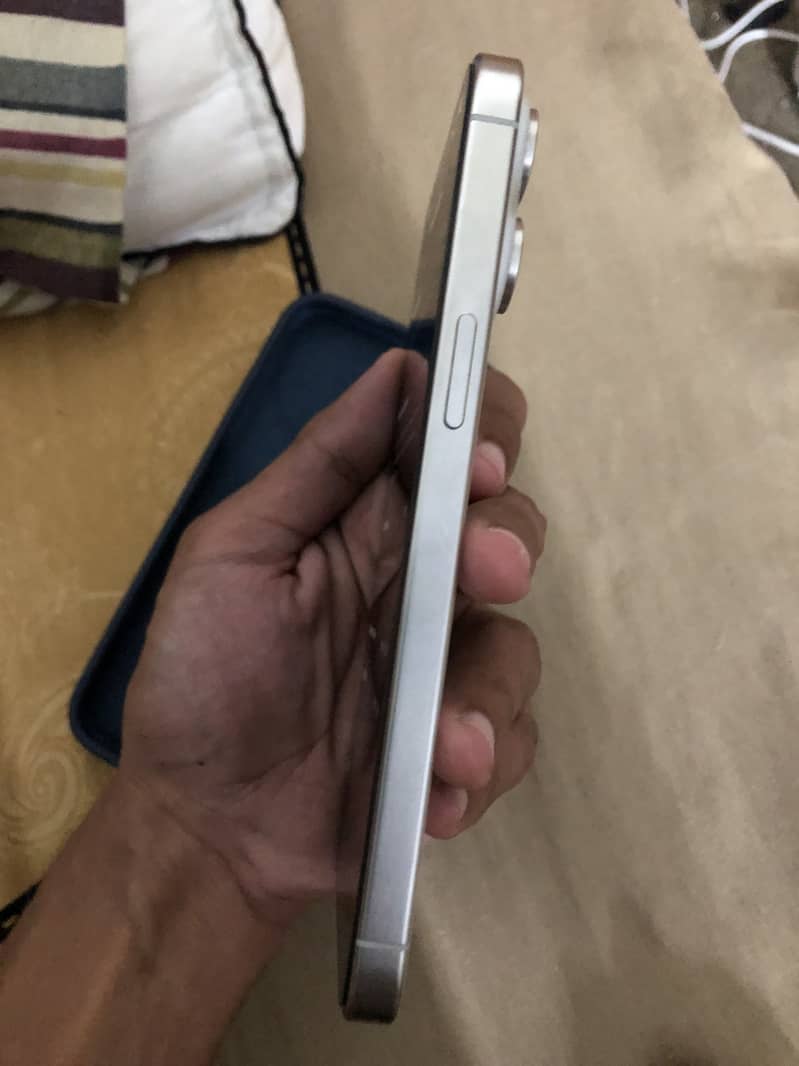 Apple iPhone 15 Pro Max 5