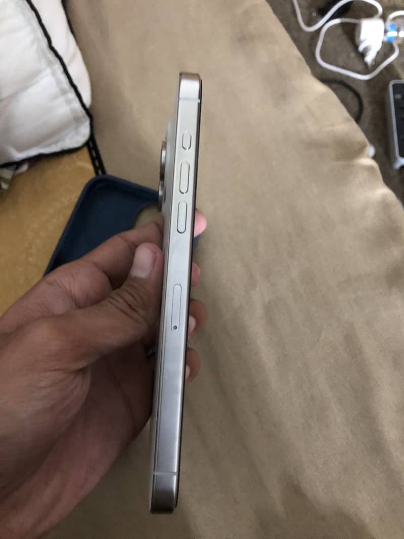 Apple iPhone 15 Pro Max 6