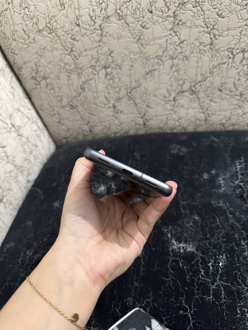 Google Pixel 7a 2