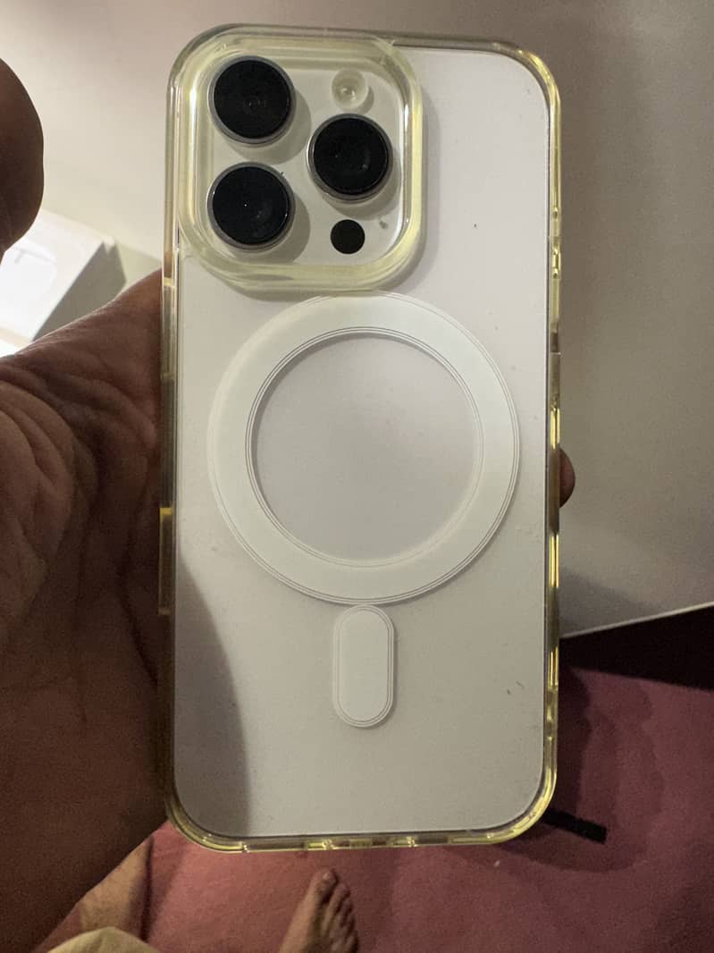 Apple iPhone 16 Pro 2