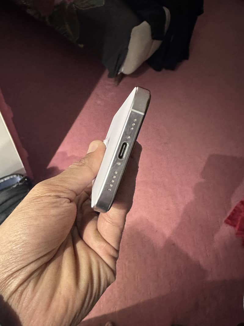 Apple iPhone 16 Pro 4