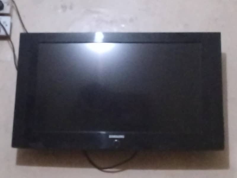 32 inch LCD 0
