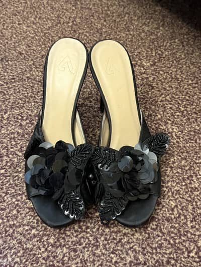 36 to 37 size heels in very respectable price black color very good