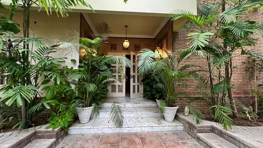 DEFENCE 1000 YARDS BEAUTIFUL BUNGALOW FOR RENT