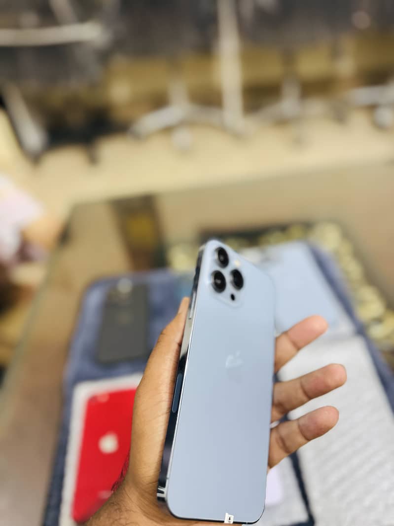 Apple iPhone 13 Pro Max 2