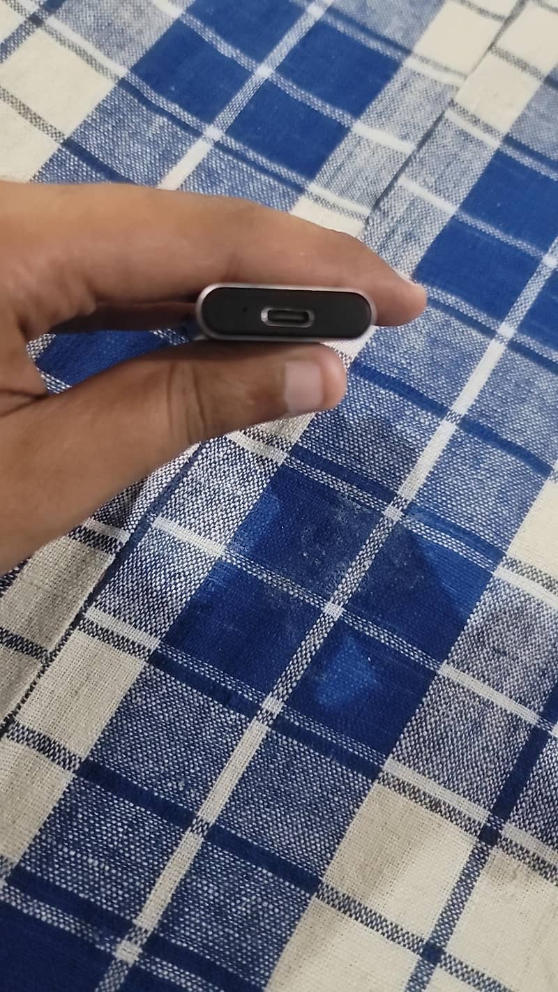 1TB Portable SSD 1