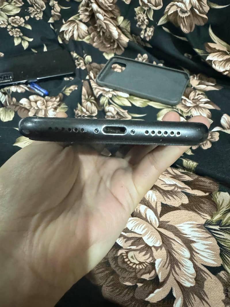 IPHONE 11 6