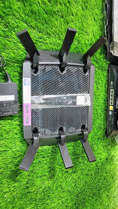 Nighthawk X6S R8000P AC4000 Tri-Band WiFi Router