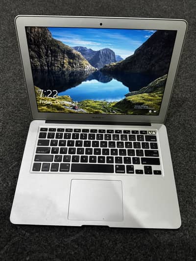 MacBook Air 2015 intel Core i7 8 GB Ram 158GB windows Drive