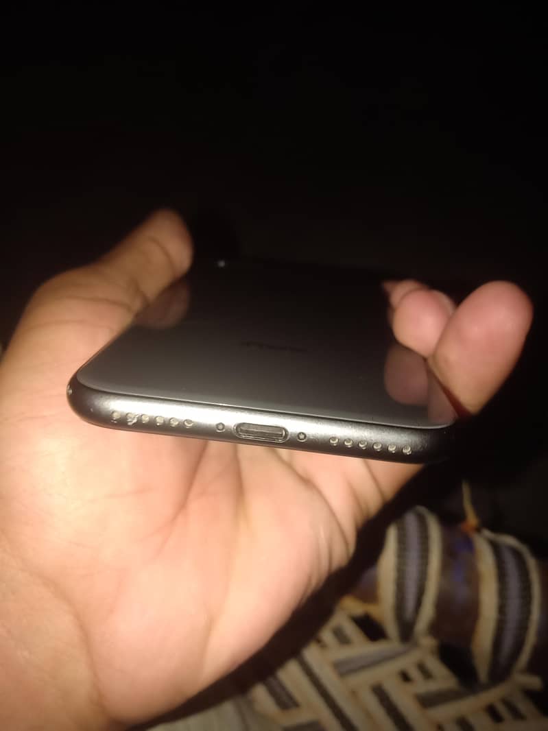Apple iPhone 8 1