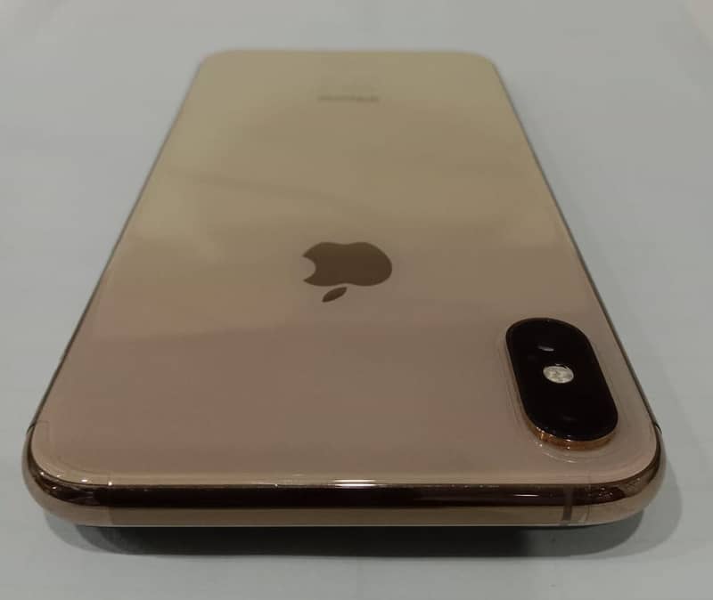 Apple iPhone XS Max 7