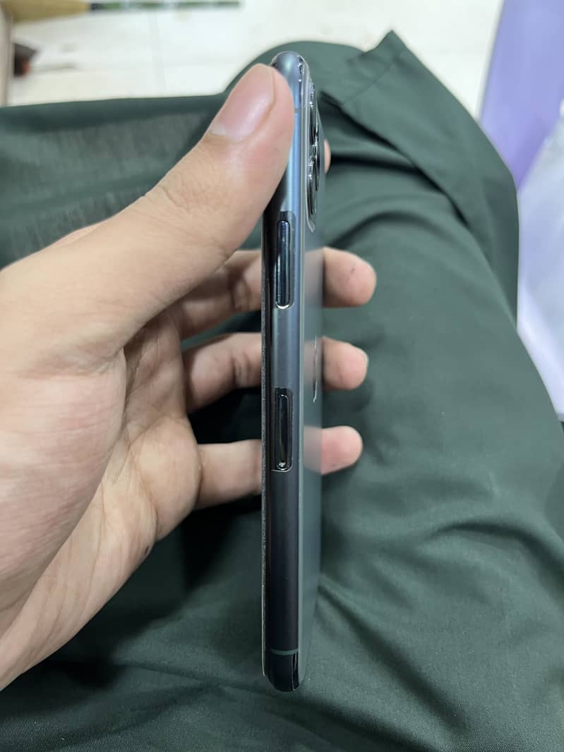 Apple iPhone 11 Pro 4