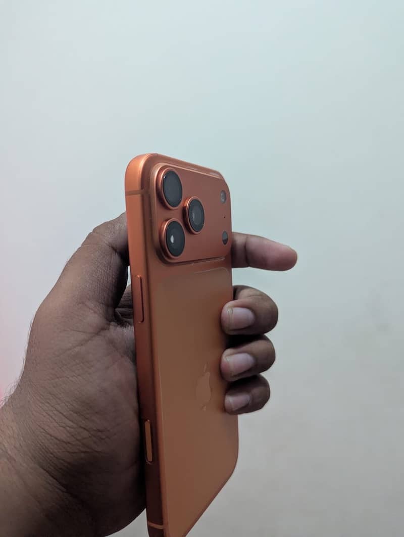 Apple iPhone 17 Pro Max 1