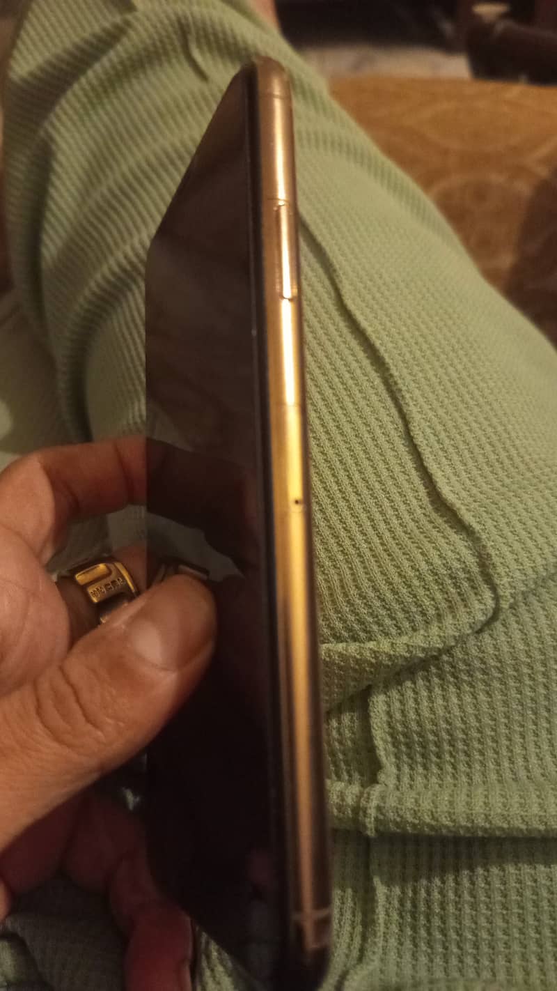 Apple iPhone 11 Pro Max 3