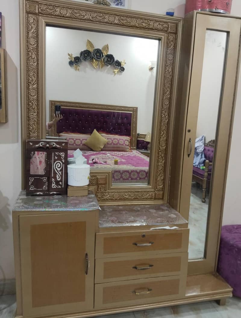Golden Dressing Table 1