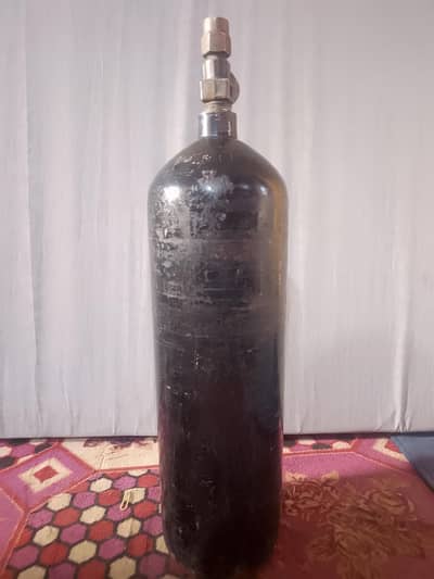 Oxygen cylinder