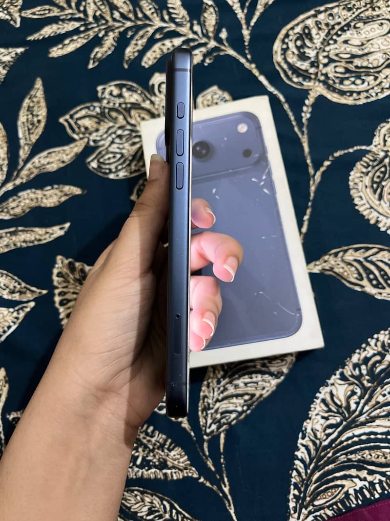 Apple iPhone 17 Pro Max urgent sale contact me on WhatsApp 3