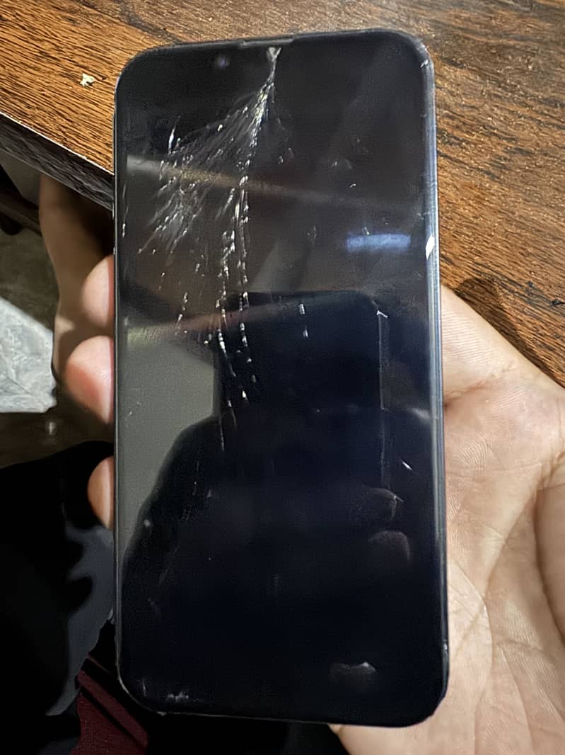 Apple iPhone 13 2