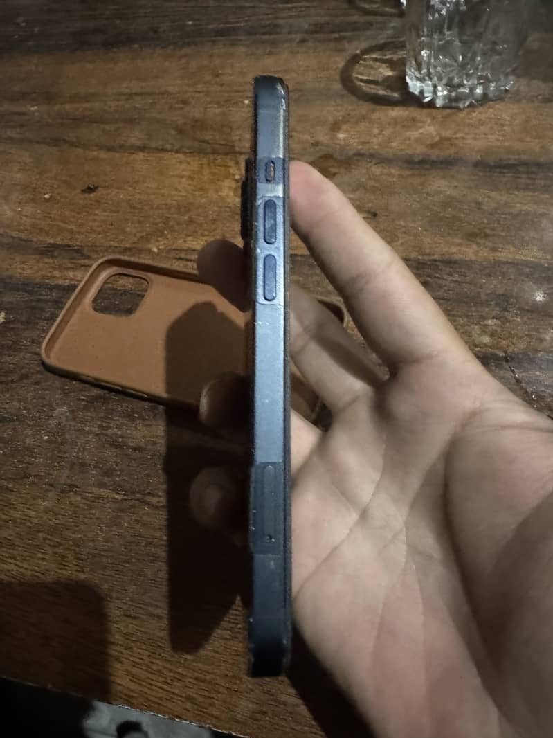 Apple iPhone 13 4
