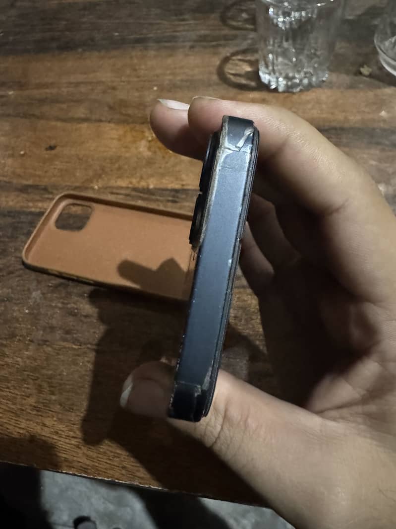 Apple iPhone 13 5