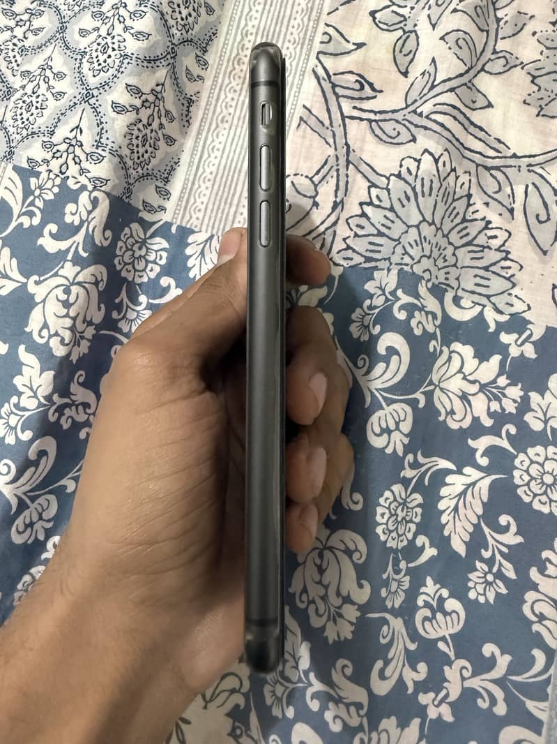 Apple iPhone 11 3