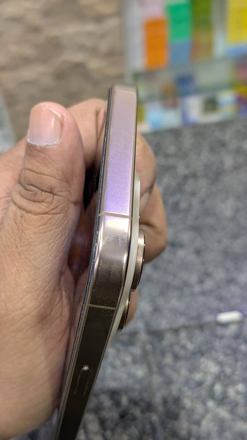 Apple iPhone 16 Pro Max 3