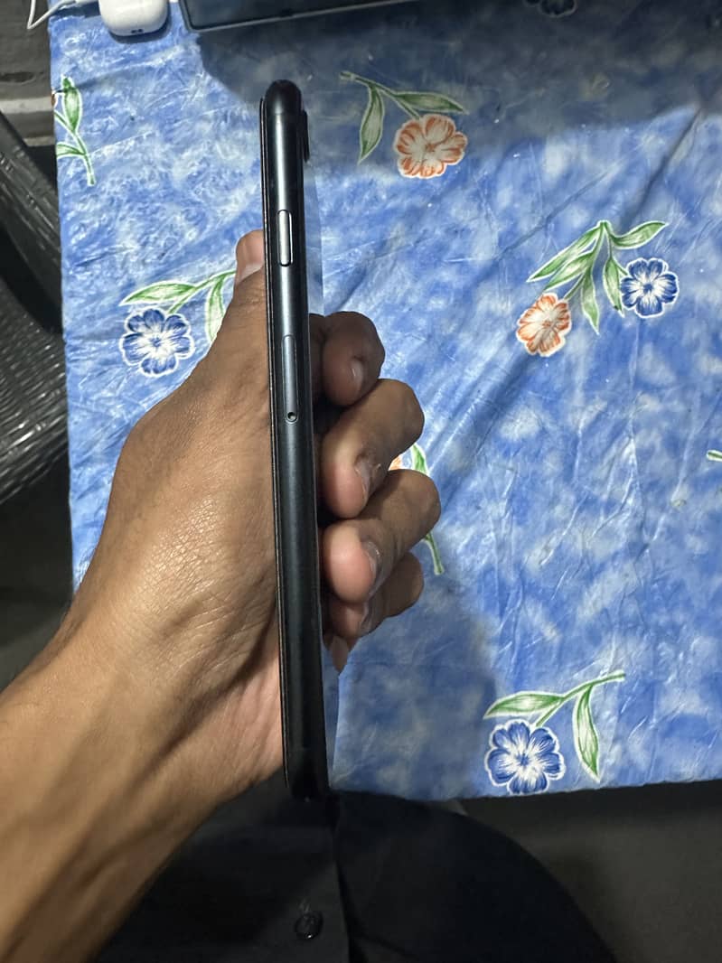 Apple iPhone SE 3rd gen 0