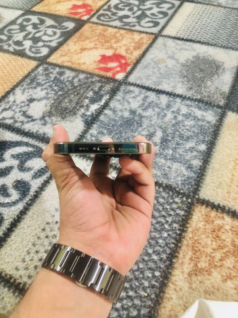 Apple iPhone 13 Pro 2
