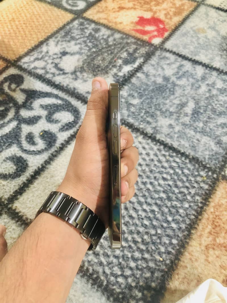 Apple iPhone 13 Pro 4