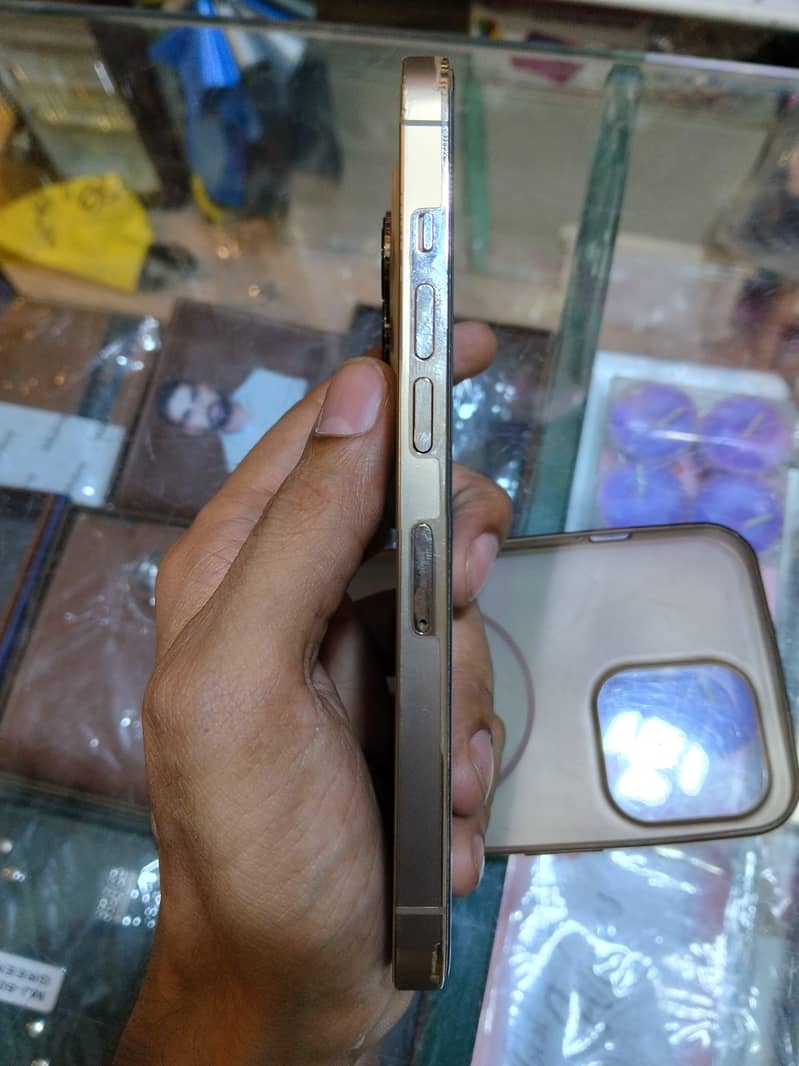 Apple iPhone 13 Pro 3