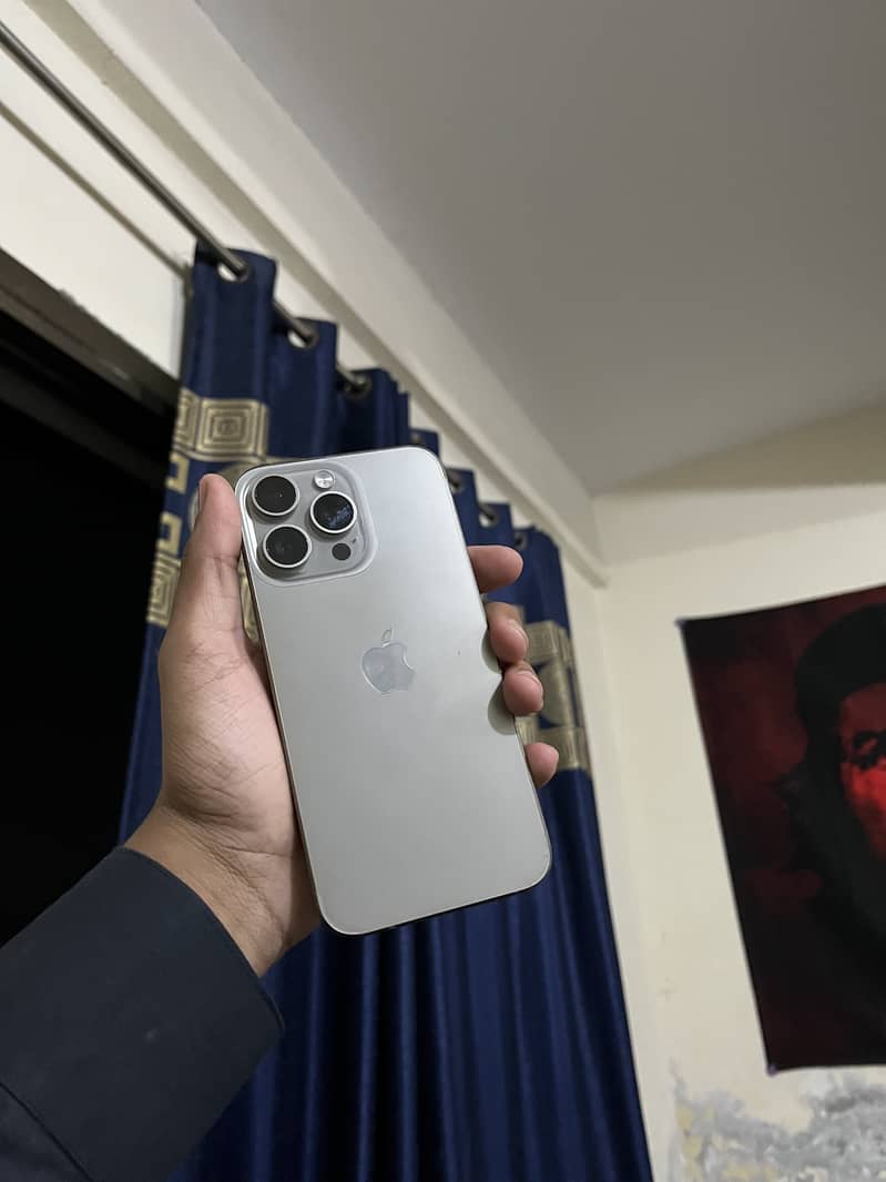 Apple iPhone 15 Pro Max 0