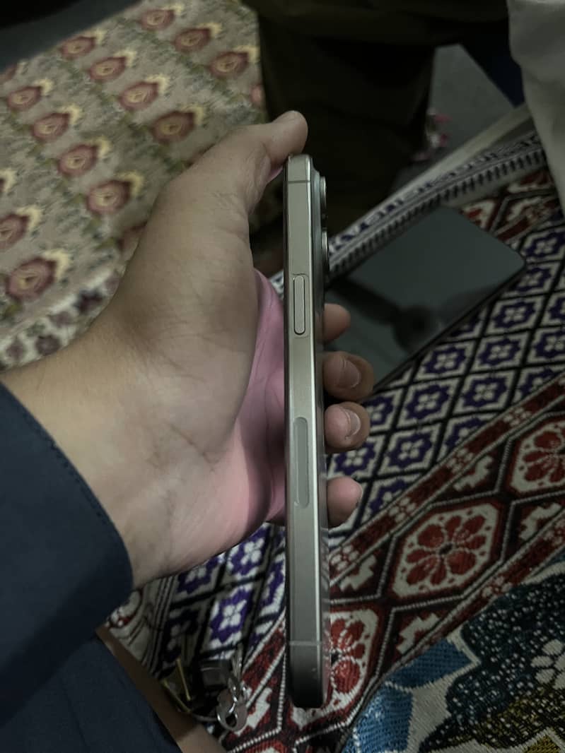 Apple iPhone 15 Pro Max 2